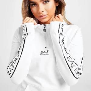 Armani hoodie - Säljer denna Armani hoodie i strl L men passar mig som har strl S/M då dom är väldigt små i storleken. Köptes för 1400 och är endast provad en gång. 