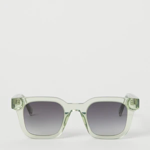 Chimi x Hm  - !Intressekoll! Säljer dessa slutsålda solglasögon ifrån chimi x hm kollektionen. Helt oanvända⚡️ köparen står för frakt ✨💞 högsta budet: 210kr