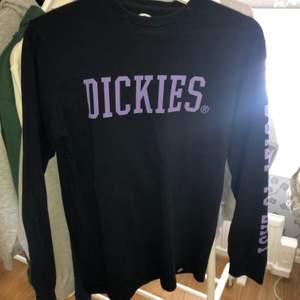 Långärmad T-shirt från Dickies. Storlek XS. Bra skick!