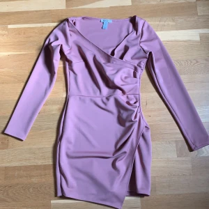 Klänning från Nelly - Använd 1 gång. Passar storlek S