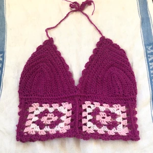 Virkad topp - Linne som jag virkat själv. Knytning baktill+i nacken💖