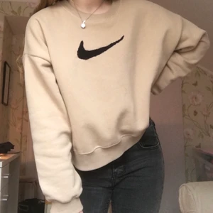  Nike sweatshirt  - Sweatshirt med eget sytt Nike märke. Buda i kommentarerna💓 