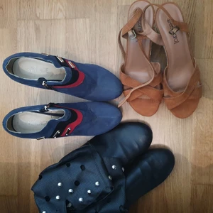 Skor - Jag säljer mina skor, sandalerna är aldrig använt,  blåa klakar använt endast 2 ggr, och svarta boots ett par gånger.  Alla är I bra skick,  jag säljer dem för att  dem har bliför små.