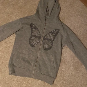 Zip hoodie - Fin grå zip hoodie från shein, köparen står för frakten!🤍