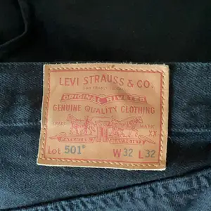 Säljer mina byxor eftersom jag inte använder dem, använt cirka 10 gånger, ny pris 1000kr