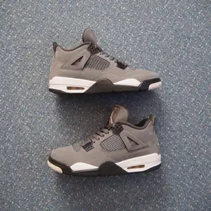 size: US 9,5 / EU 42-43 || Color: Cool Grey || Condition: Gently used