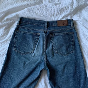 Just Cavalli Jeans - Intressekoll. ‼️Superbra skick trots att jag använt dom mycket. Märket är cavalli dom här jeansen är verkligen otroligt fina. Jag har tyvärr (😢) växt ur dom. Dom är stretchiga och passar en XS. Skriv för mått.