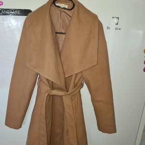 Kappa Beige  - En jättefin, beige kappa i strlk L men liten i strlk, passa m-s