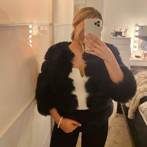 Pälsjacka - En pälsjacka från märket Veraldo (fejkpäls)