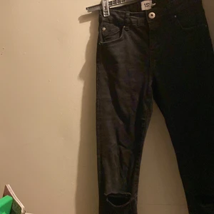 Svarta jeans - Håliga Jeans