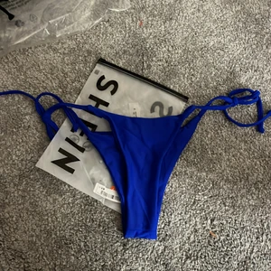 Bikiniunderdel - Assnygg bikiniunderdel från shein som tyvärr inte var min stil. Endast provad så helt nya. Storlek S