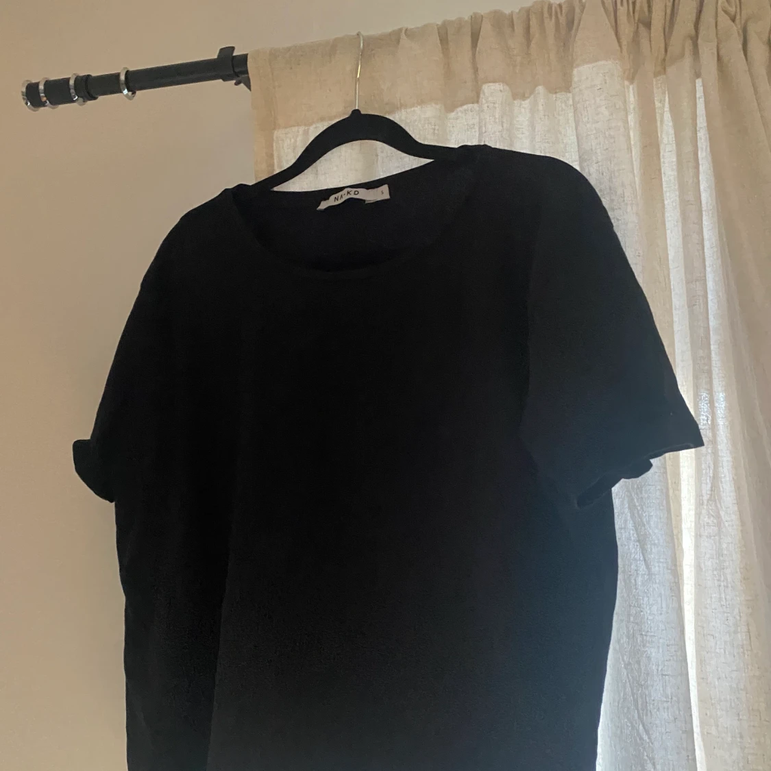 Svart t-shirt från NAKD - 90