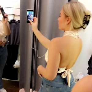 Halterneck top - Så fin halternecktop som knyts i ryggen😍 använd 1 gång!