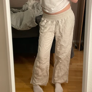 Linnebyxor - Säljer mina linnebyxor ändvänd några gånger en sommar men sen inte mer! Skriv för mer information.💕