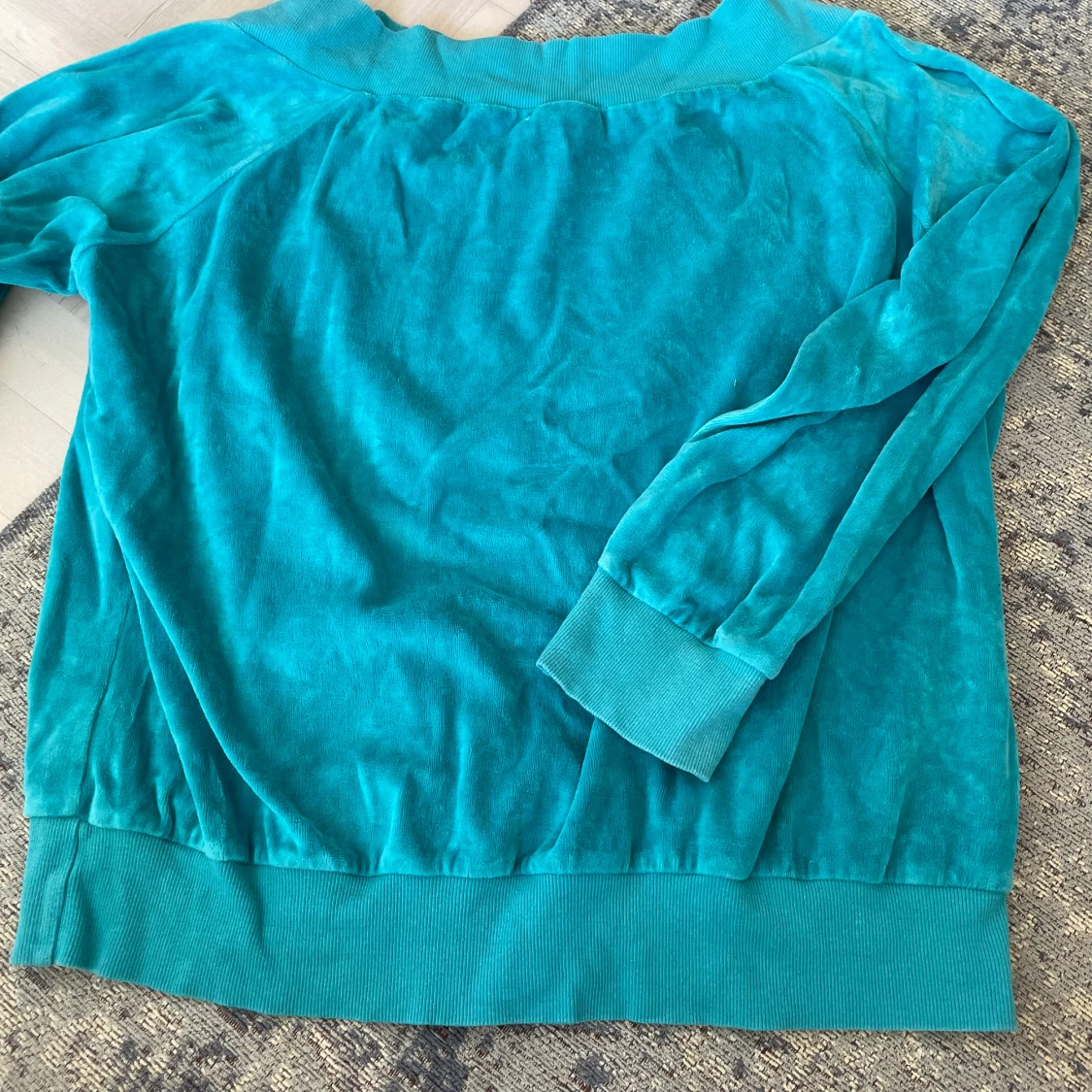 Blå off shoulder topp