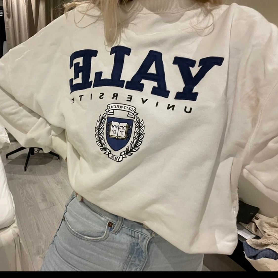 Yale sweatshirt  - 91