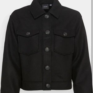 Kort kappa - Oanvänd kort kappa ifrån vero Moda 