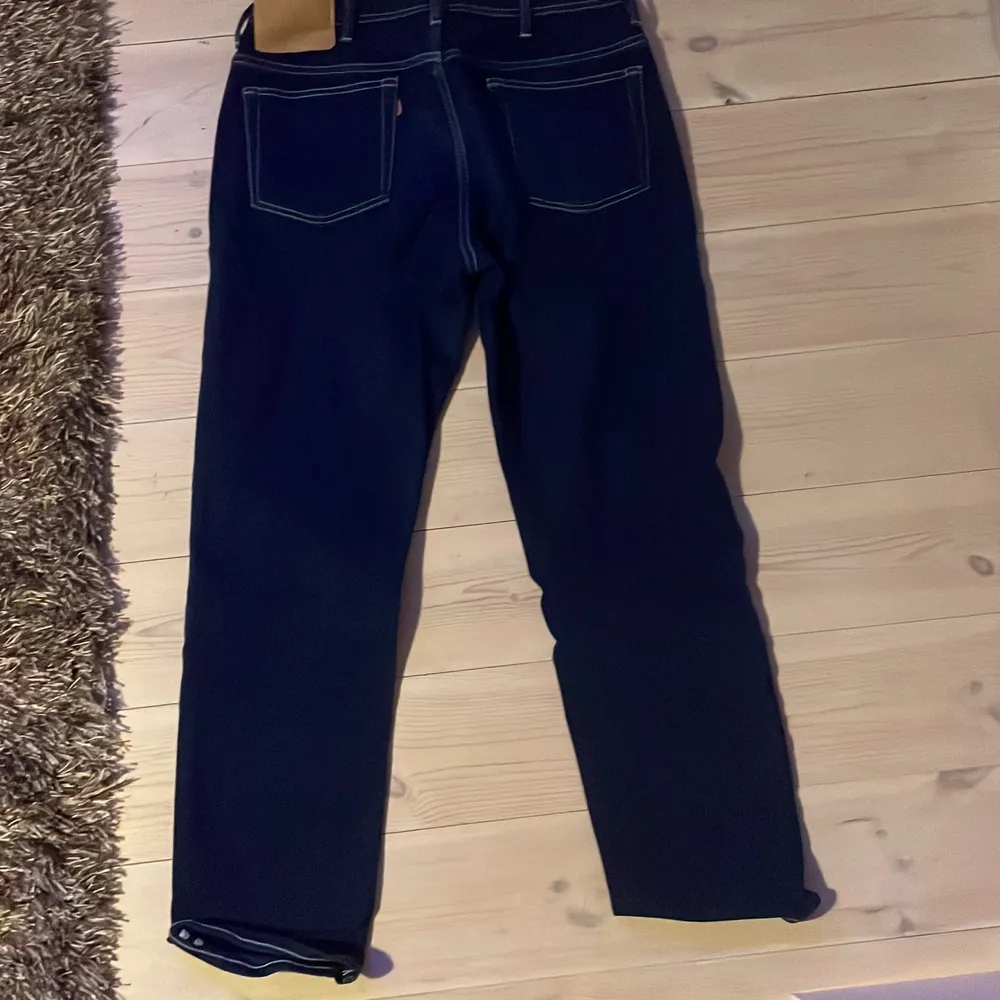 Mörkblåa. Cond 7/10. Size 31/32. Köpare står för frakt. Jeans & Byxor.