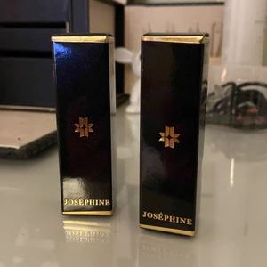 Highlighter - Fick 2 för många av dessa. Det är flytande highlighter som kan användas vart som helst i ansiktet från märket Joséphine i färgen ”meet claire” nypris 360~. Frakten är inkluderat i priset! Aldrig använda!