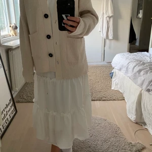 Love copenhagen lång klänning - Så skön och snygg långklänning från love copenhagen! Aldrig använd och  lappen är kvar! Den är köpt på Zalando för 799kr. 