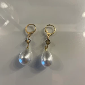 🤎🤎örhängen🤎🤎 - Väldigt fina örhängen som jag har gjort 🤎som passar vilken klädsel som helst 