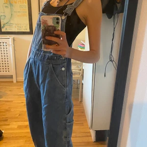 Hängselbyxor  - Stora i storleken så passar xs-m , använda ca 5 gånger