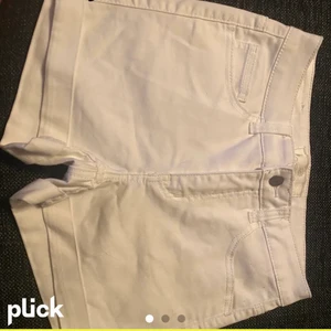 Vila - Jätte snygga short aldrig använda nypris 250kr säljer för 30kr då dom aldrig kommer till användning 