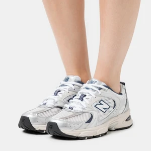 New Balance 530 - Helt nya New Balance 530 skor. Hot drop. Skriv om ni vill ha fler bilder:) små i storlekarna! 