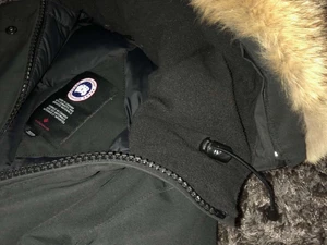 Hej!  - Jag säljer min 1 år gamla canada goose jacka pga att den har blivit för liten för mig. Den har inga fläckar eller håll och är i väldigt bra skick. Strlk XS och säljes för 3000kr