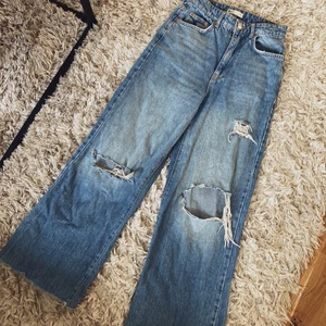 Jeans stl. 34, premium denim, Ginatricot - Jeans i stl. 34 från Gina Tricot, sparsamt använda. 