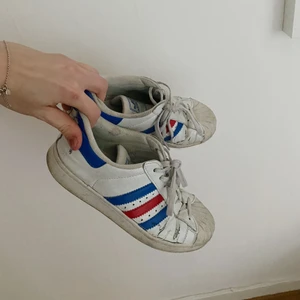 Adidas - Adidasskor i begagnat skick