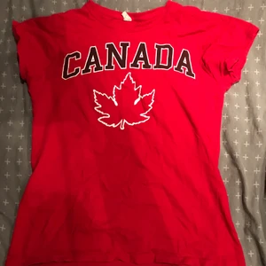 Röd tröja - Basic röd tröja som jag ej andvänder längre! Jättefin och bekväm 