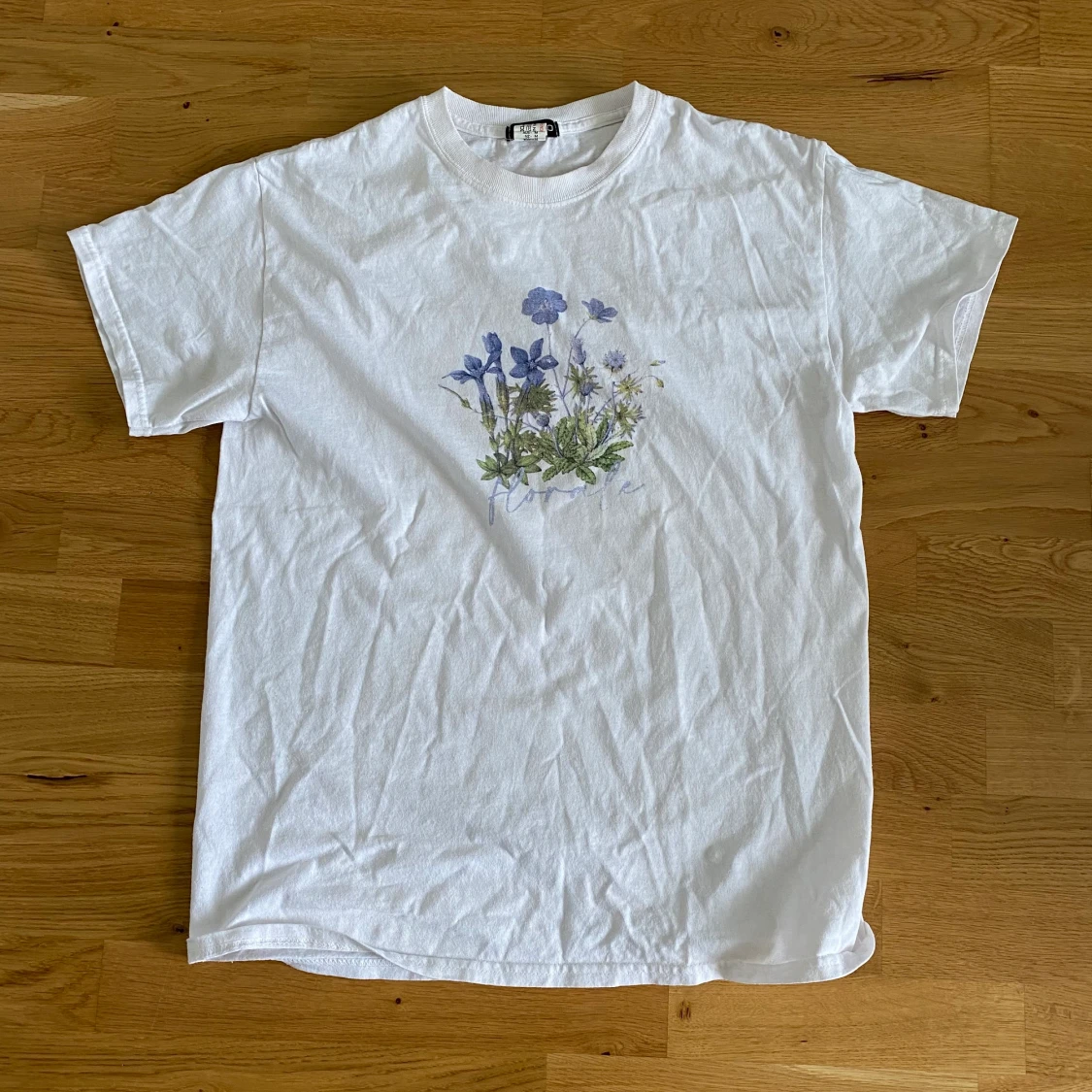 T-shirt med blommor strl M - 90