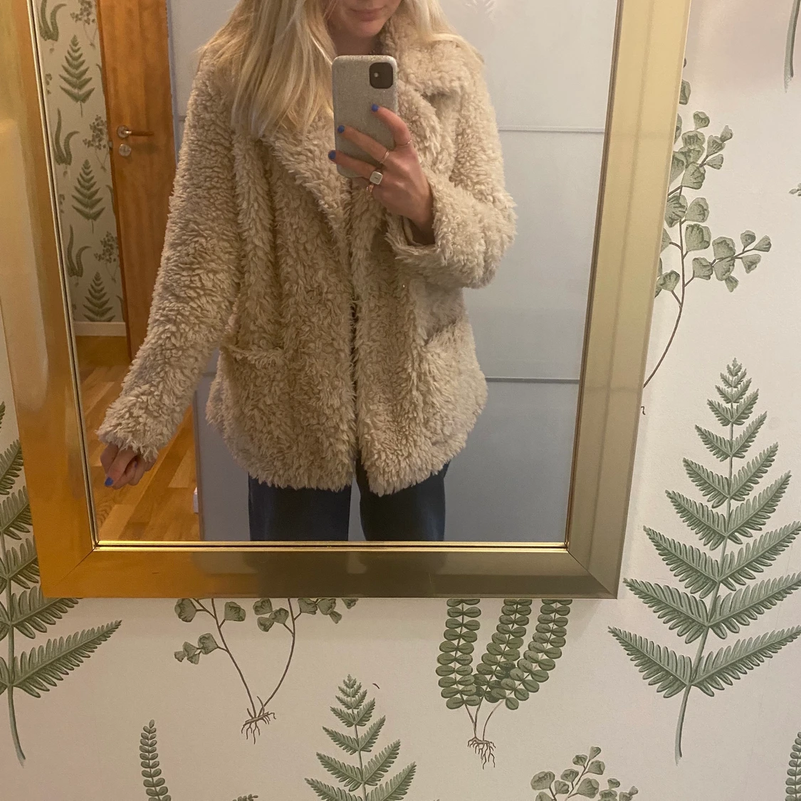 Fluffig beige jacka - 90