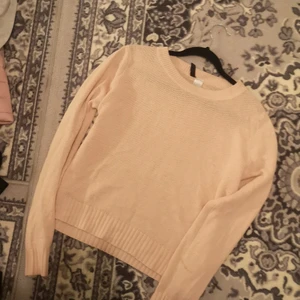 S - En vinter rosa tröja som är jätte gullig och söt