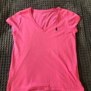 Ralph Lauren  - Rosa Ralph Lauren tröja bra skick. Storlek Xs men är stor i storlek så passar även S