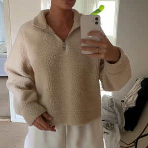 Teddyjacka - Super fin jacka/kofta lite kortare i modellen 🌼