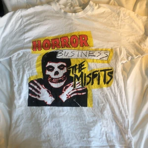 Misfits tisha - Köpt på carlings för runt 200 liiitet hål längst ner syns knappt och går att laga