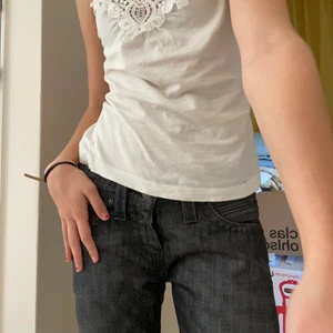 Levis byxor - säljer dessa lowwaisted Levis jeansen! Bra skick, köpta secondhand, buda i kommentarerna