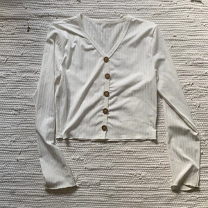 Fin tröja  - Säljer denna superfina tröja från Shein i st xs. Den är i ett tunt material och är superfin till sommaren! 🤍