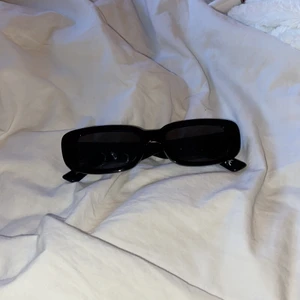 Solglasögon från gina  - Aldrig använda, köpt för ca 3 månader sedan! Köpt för 99kr köp för 50kr inklusive frakt 