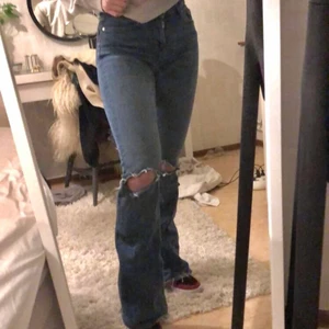Bootcut byxor - Fina Bootcut byxor som tyvär blivigt försmå. Jag är 162 cm lång och är perfekta i längden på mig. Så skulle inte räckomendera för någon som är mycket längre💄