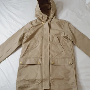 Regnjacka/höstjacka - Stor i storleken. Inget att anmärka på, helt ny!