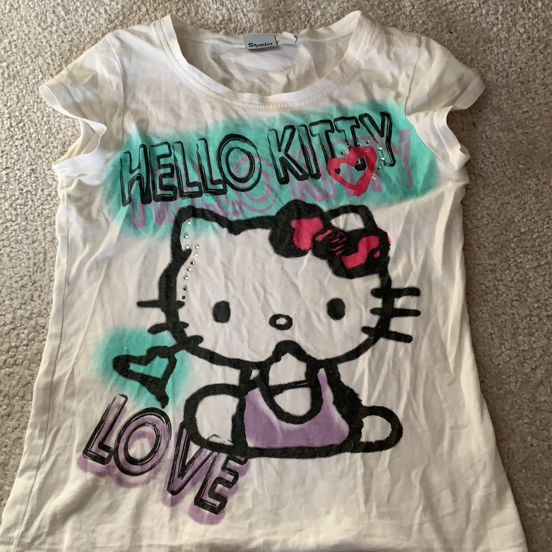tight t-shirt hello kitty