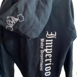 blank hoodie med tryck  - snygga tryck! vintage skick. storlek M. Aldrig använd av mig 