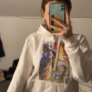 The coolelephant hoodie i st s  - Säljer min hoodie eftersom jag inte ändvänder den alls utan den bara hänger i min garderob:) Jag har även en till med annat tryck så skriv för mer information och bilder🤍 Den är i bra skick🤍 Pris kan diskuteras🤍