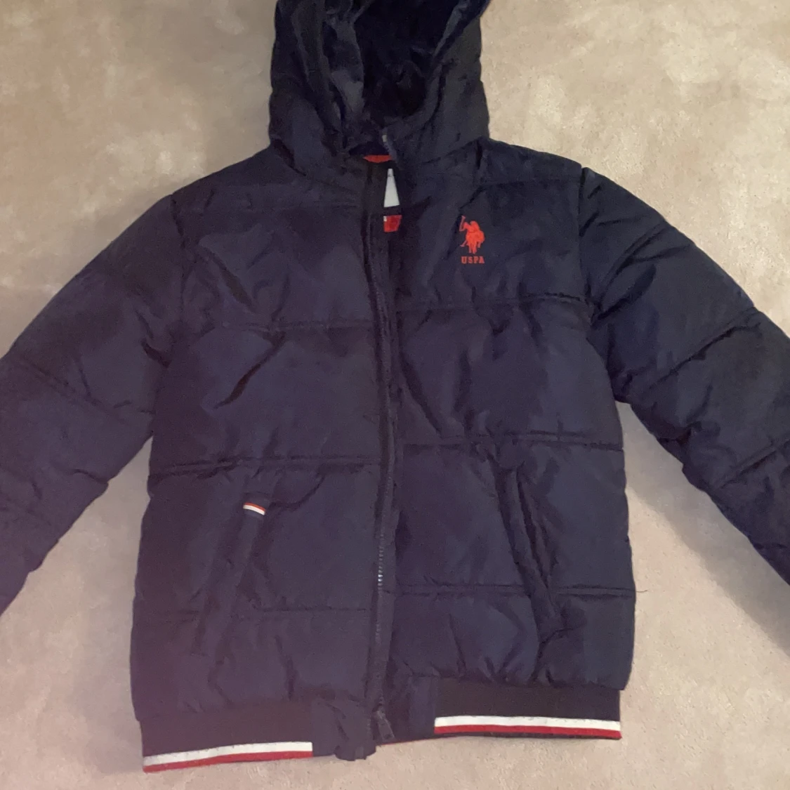 Marin blå USPA jacka från Polo