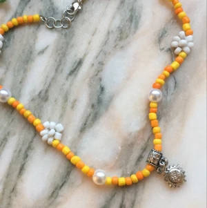 Halsband - Säljer detta snygga halsband till ett bra pris! Kostar : 70 kr plus frakt💕 (skulle kunna sänka priset litegrann) finns i andra färger okcså