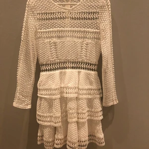 Volangklänning - Så fin sommarklänning perfekt till midsommar! Kan påminna lite om self-portrait klänningarna! 😍. Strl S