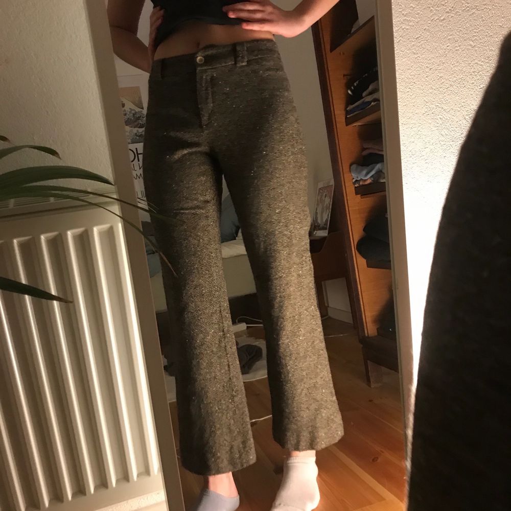 Snygga kostymbyxor, tyvärr för små för mig (min kompis på bilden). Hon är ca 163 lång! . Jeans & Byxor.